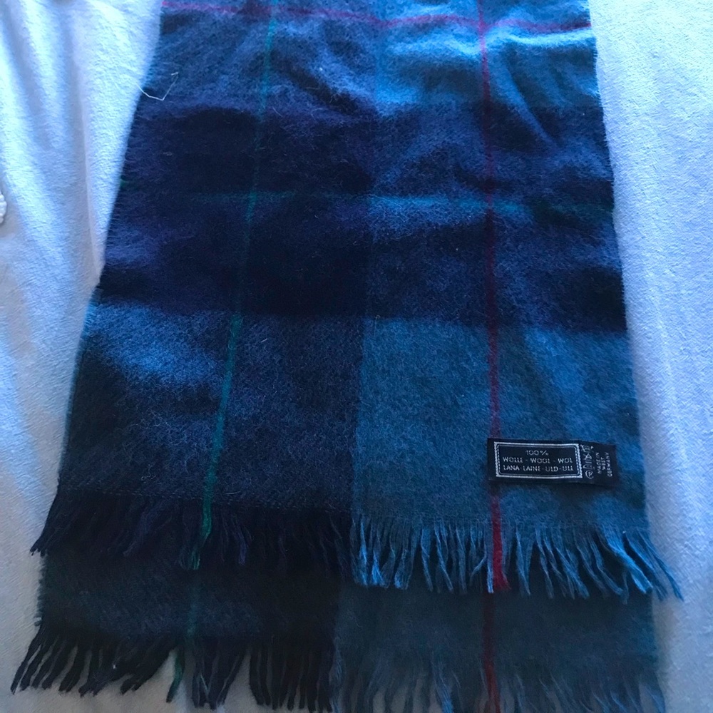 Cute blue 100% wool Scarf